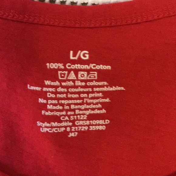 Red CANADA tshirt, crackle in letters & maple leaf - Picture 3 of 8